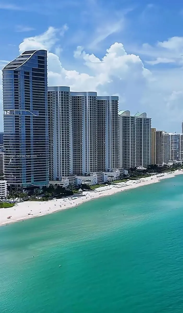 Foto de propiedad en 16919 N Bay Road 609, Sunny Isles Beach, FL 33160 Sunny Isles Beach con MLS# 
