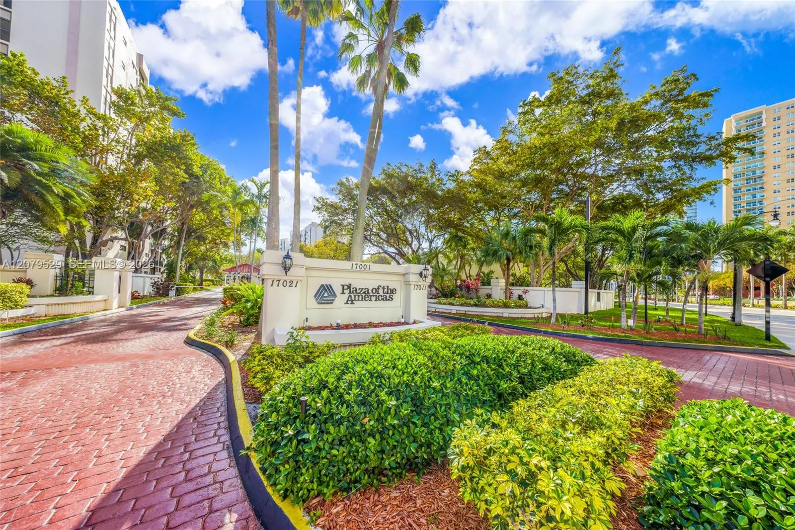 Foto de propiedad en 16919 N Bay Road 703, Sunny Isles Beach, FL 33160 Sunny Isles Beach con MLS# 