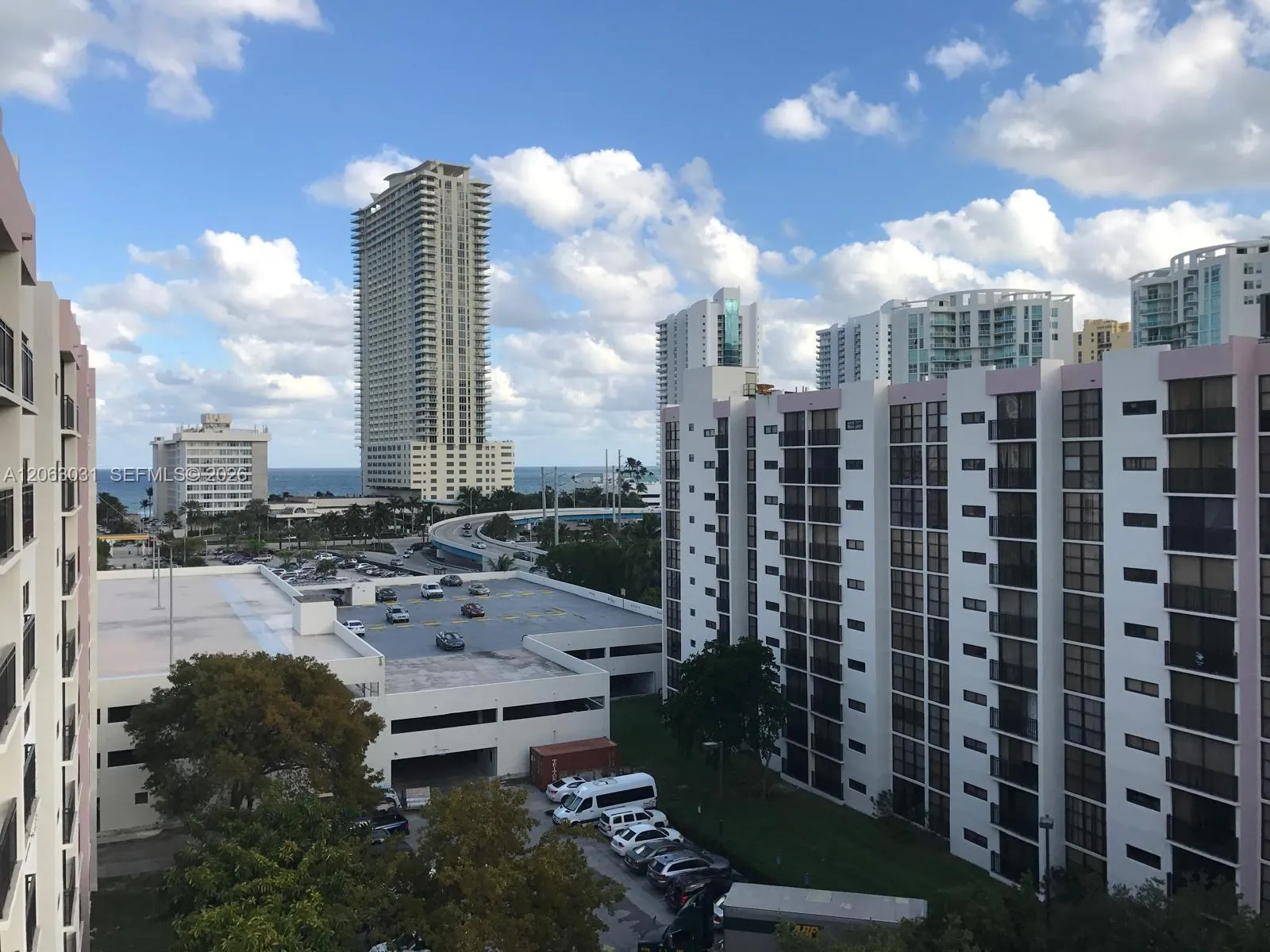 Foto de propiedad en 16919 N Bay Road 916, Sunny Isles Beach, FL 33160 Sunny Isles Beach con MLS# 