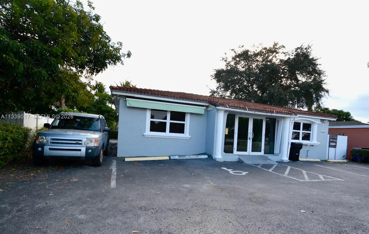 Foto de propiedad en 16921 NE 6th Avenue, North Miami Beach, FL 33162 North Miami Beach con MLS# 