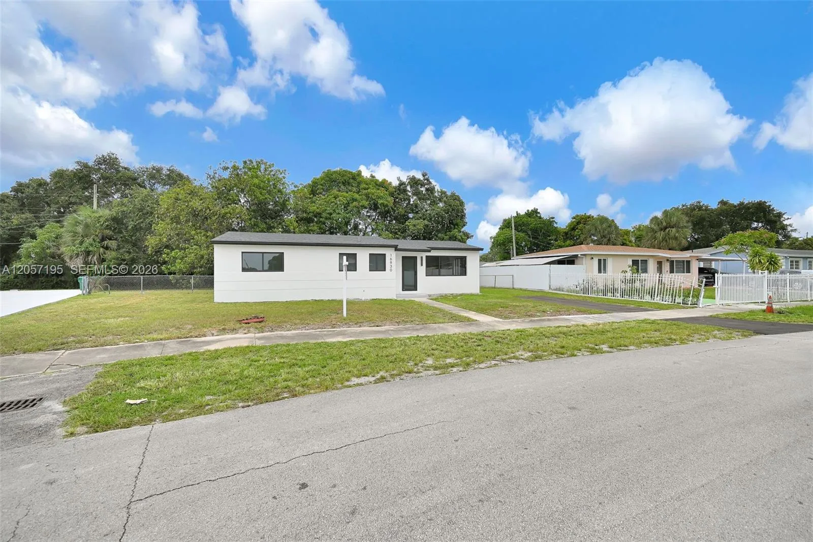 Foto de propiedad en 16930 NW 37th Place, Miami Gardens, FL 33055 Miami Gardens con MLS# 