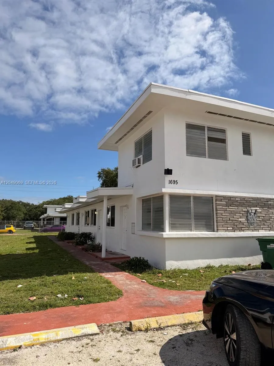 Foto de propiedad en 1695 NE 150th Street 4, Miami, FL 33181 Miami con MLS# 