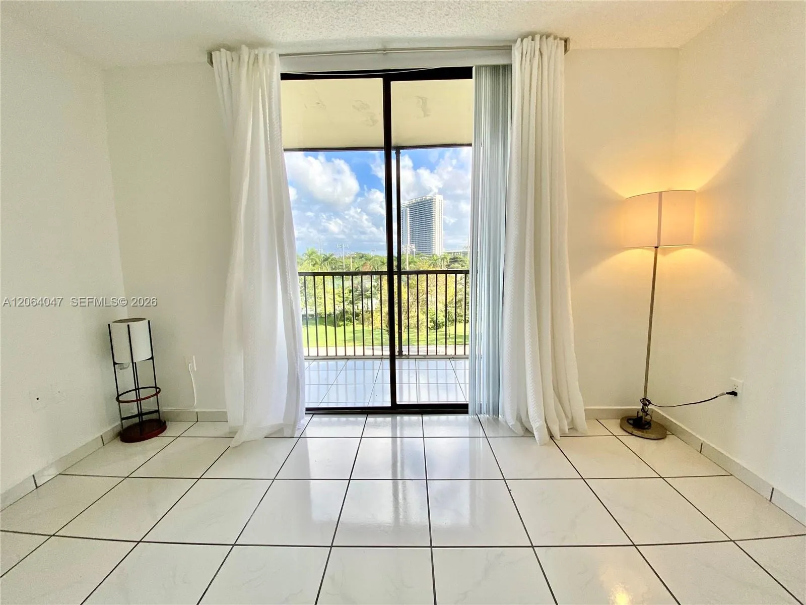 Foto de propiedad en 16950 Dixie A536, North Miami Beach, FL 33160 North Miami Beach con MLS# 