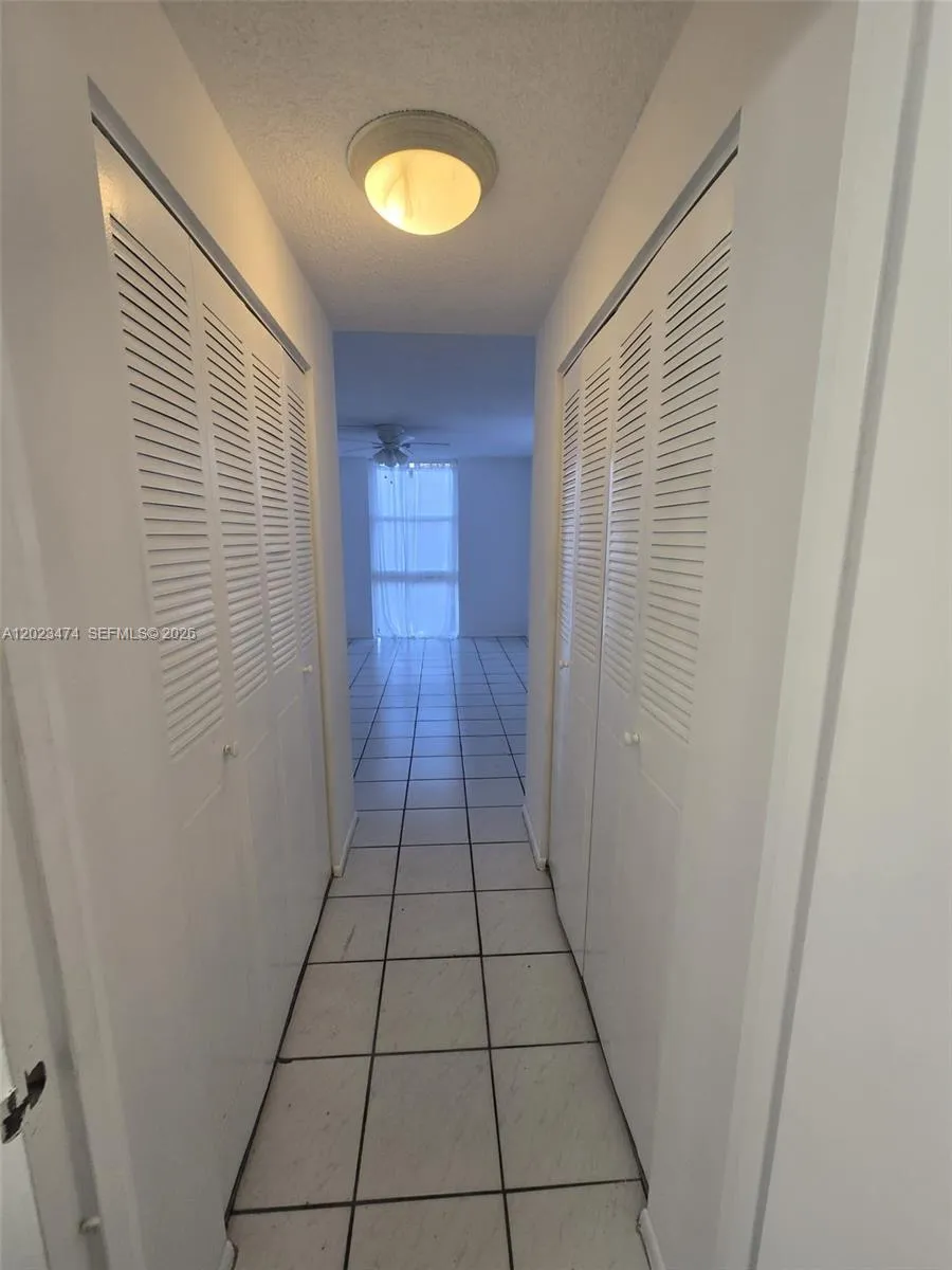 Foto de propiedad en 16950 W Dixie Highway B320, North Miami Beach, FL 33160 North Miami Beach con MLS# 