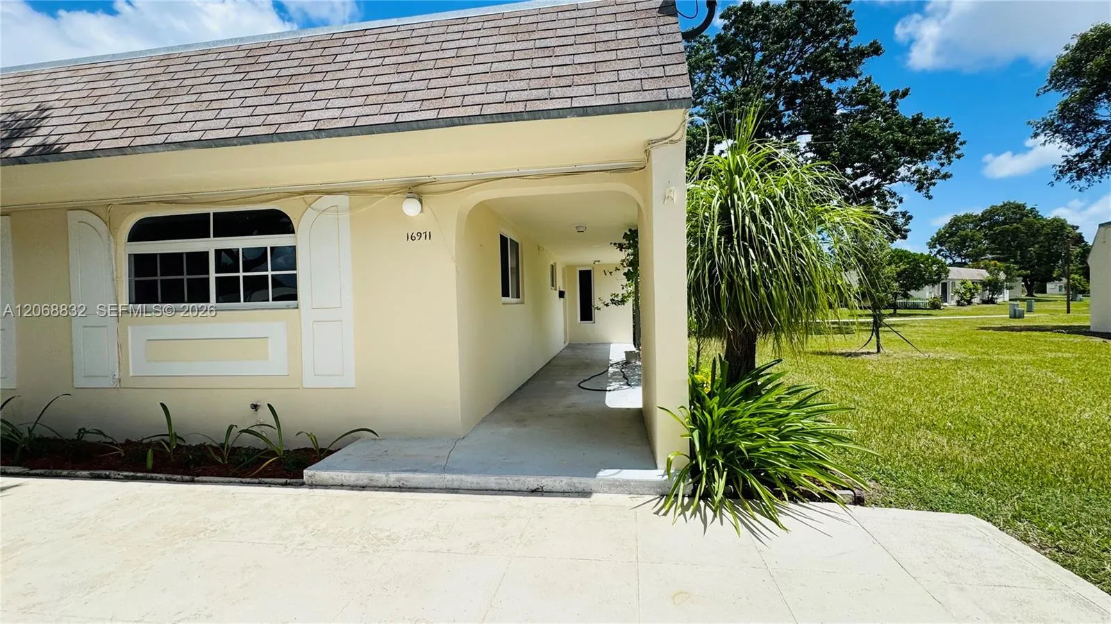 Foto de propiedad en 16971 SW 113th Court 31444E, Miami, FL 33157 Miami con MLS# 