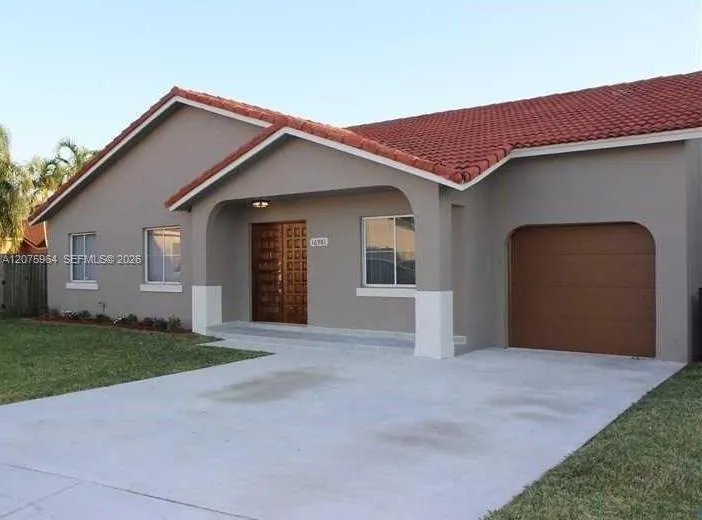 Foto de propiedad en 16981 SW 144th Place, Miami, FL 33177 Miami con MLS# 