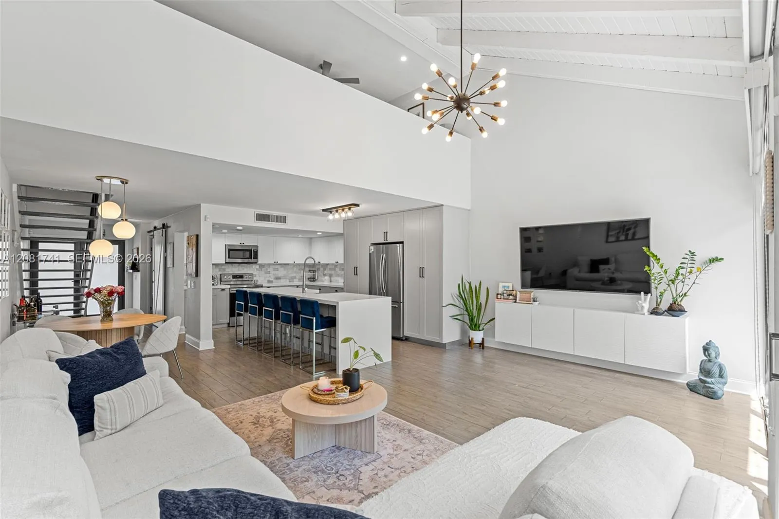 Foto de propiedad en 1699 W Fairway Road, Pembroke Pines, FL 33026 Pembroke Pines con MLS# 
