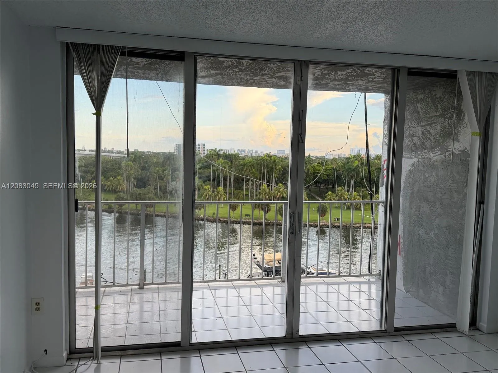 Foto de propiedad en 1700 N River Drive 807, Miami, FL 33125 Miami con MLS# 