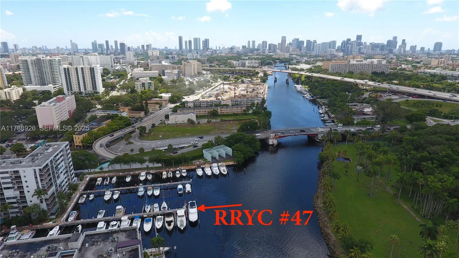 Foto de propiedad en 1700 N River Drive, Miami, FL 33125 Miami con MLS# 