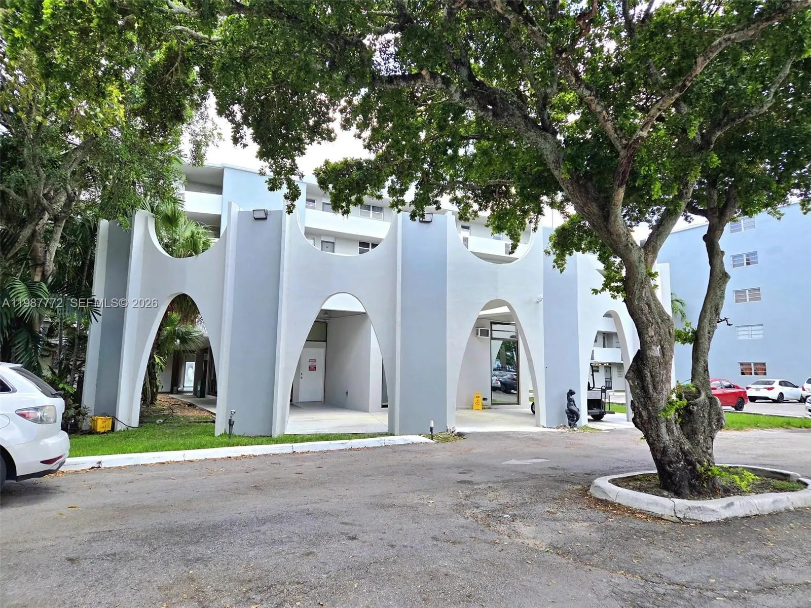 En Venta 1700 NE 191st Street 100, Miami, FL 33179, Miami, FL 33179