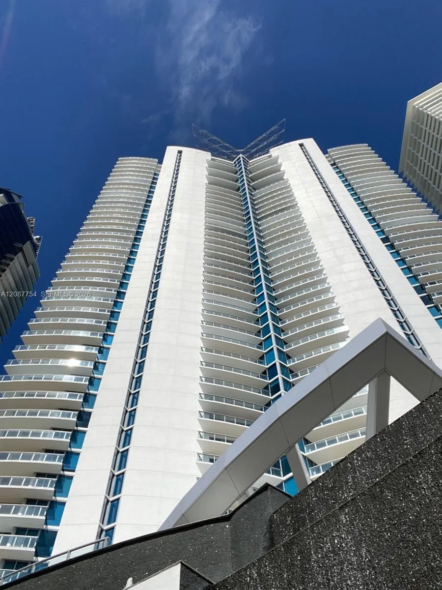 En Renta 17001 Collins Avenue 1102, Sunny Isles Beach, FL 33160, Sunny Isles Beach, FL 33160