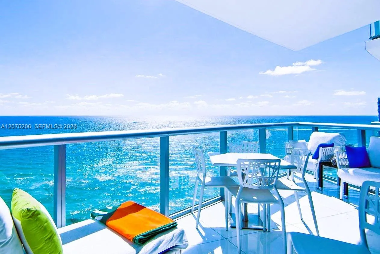 Foto de propiedad en 17001 Collins Avenue 1703, Sunny Isles Beach, FL 33160 Sunny Isles Beach con MLS# 