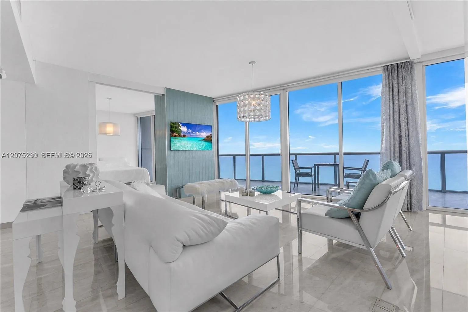 Foto de propiedad en 17001 Collins Avenue 4102, Sunny Isles Beach, FL 33160 Sunny Isles Beach con MLS# 