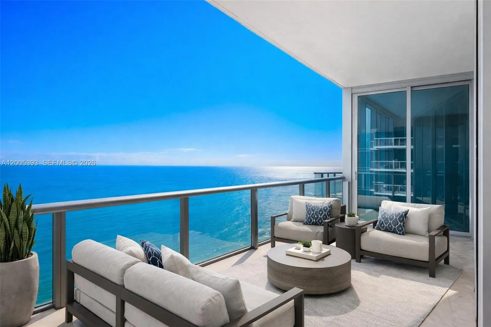 Foto de propiedad en 17001 Collins Avenue 4208, Sunny Isles Beach, FL 33160 Sunny Isles Beach con MLS# 