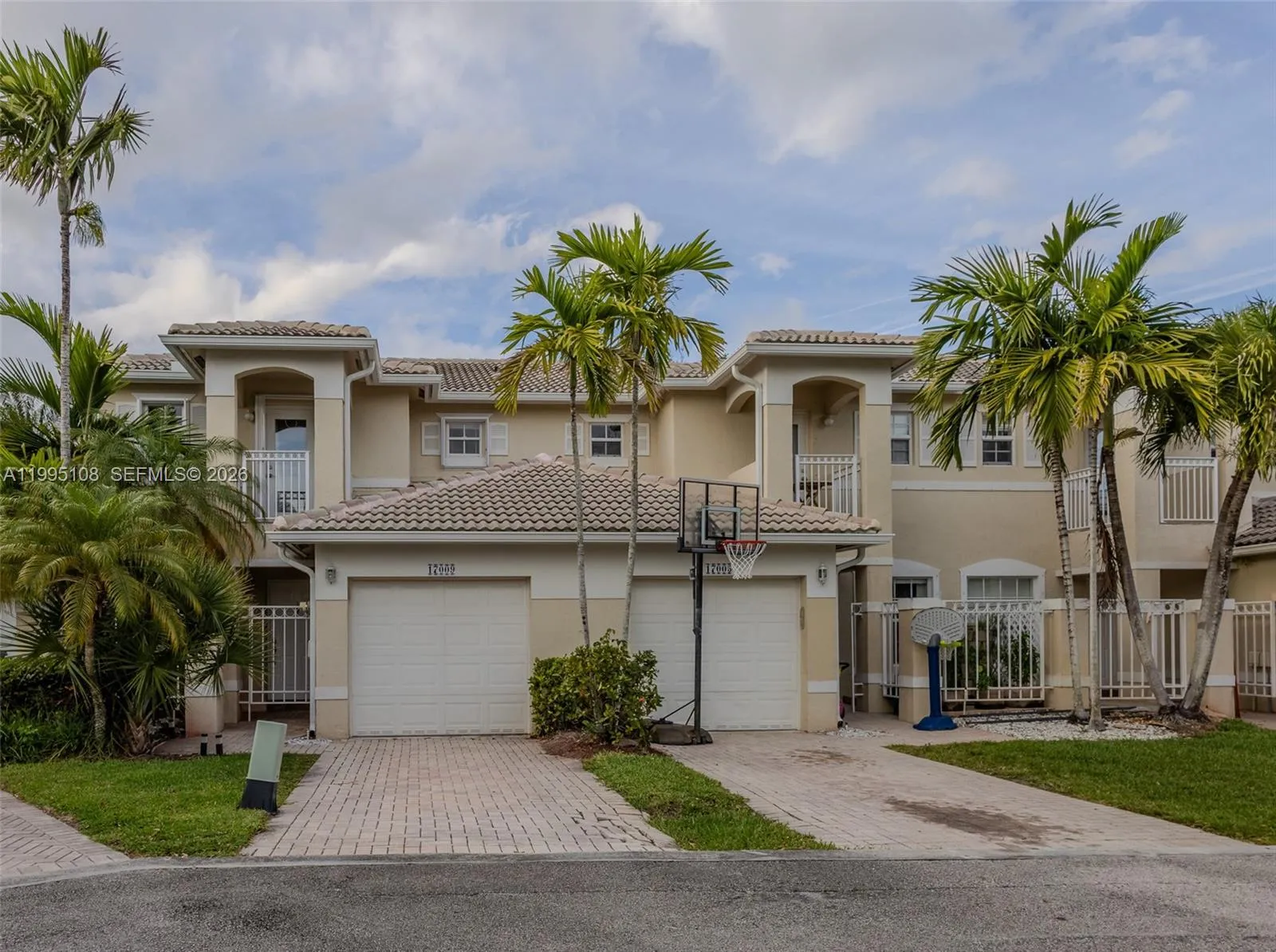 Vendido 17009 NW 22nd Street, Pembroke Pines, FL 33028, Pembroke Pines, FL 33028