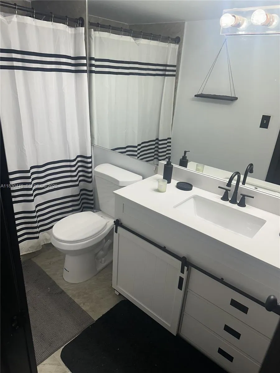 Foto de propiedad en 1701 NE 191st Street A116, Miami, FL 33179 Miami con MLS# 