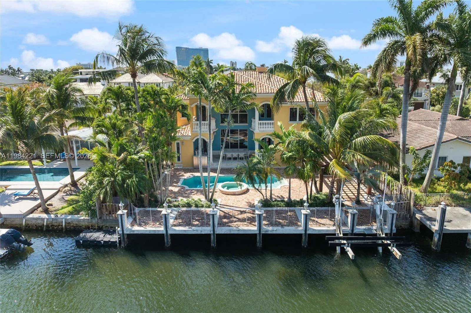 Foto de propiedad en 1701 SE 10th Street, Fort Lauderdale, FL 33316 Fort Lauderdale con MLS# 
