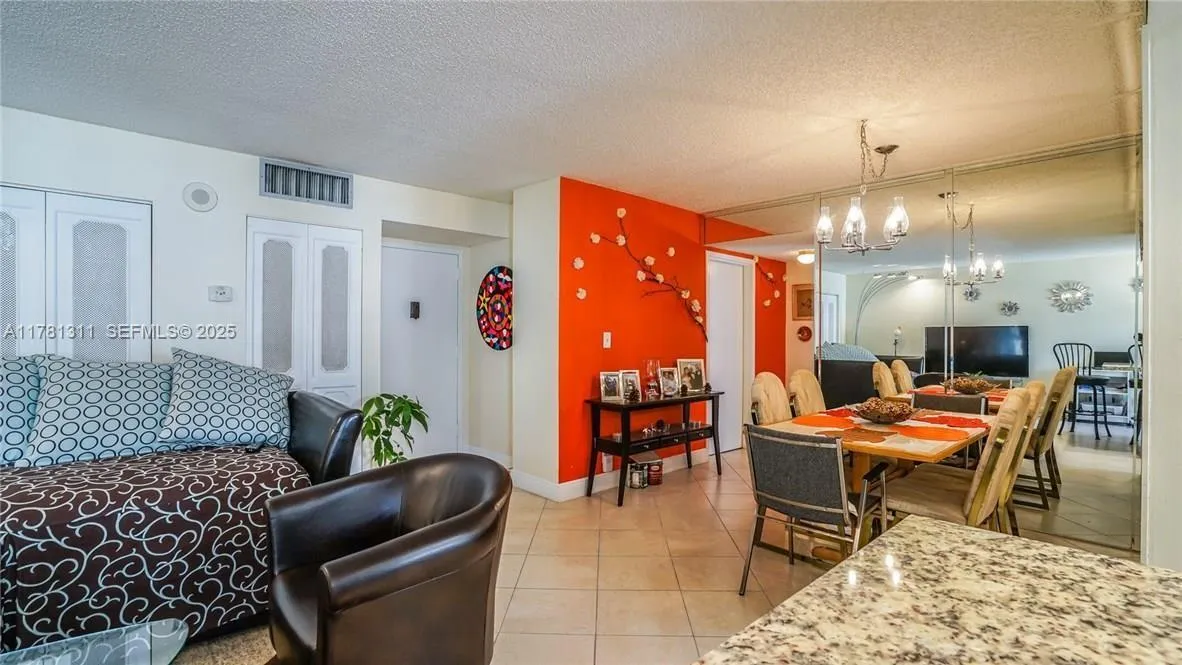 Foto de propiedad en 17011 N Bay Road 701, Sunny Isles Beach, FL 33160 Sunny Isles Beach con MLS# 