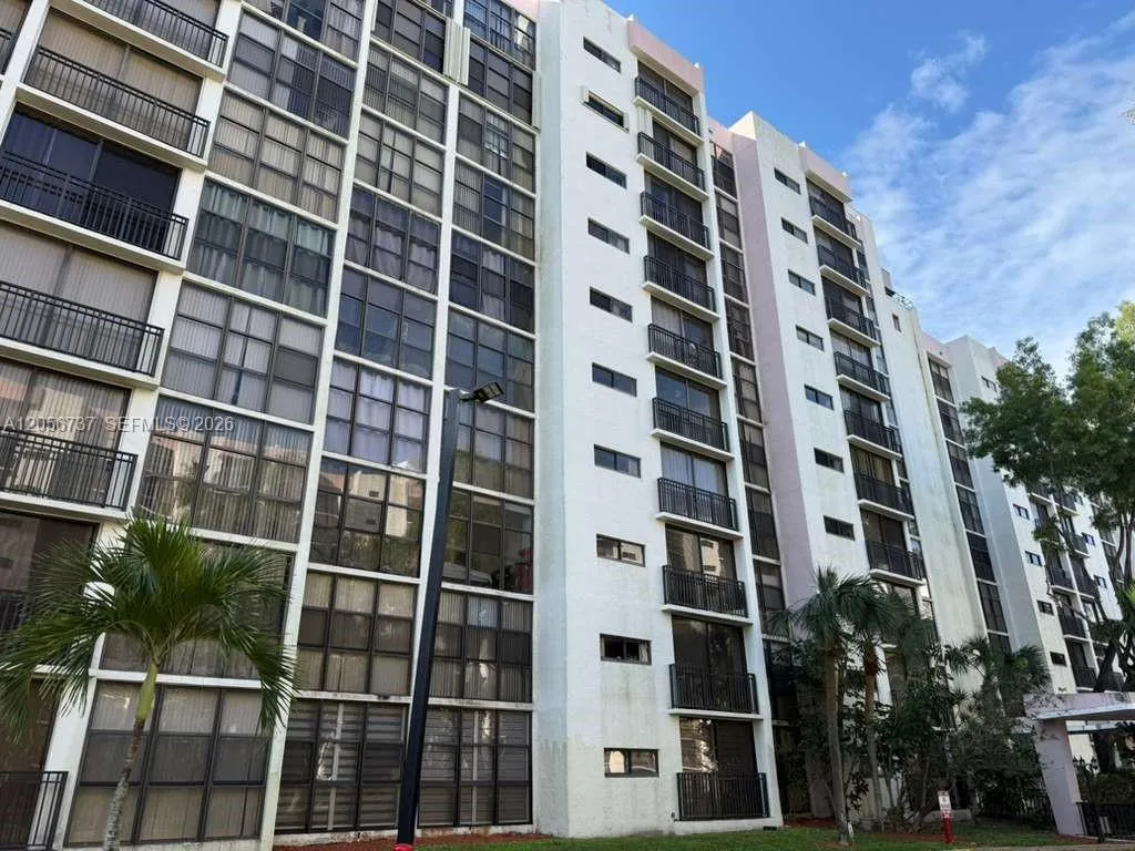 Foto de propiedad en 17011 N Bay Road 709, Sunny Isles Beach, FL 33160 Sunny Isles Beach con MLS#
