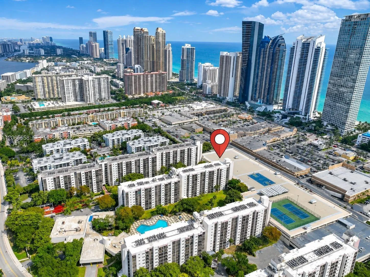 Foto de propiedad en 17011 N Bay Road 801, Sunny Isles Beach, FL 33160 Sunny Isles Beach con MLS# 