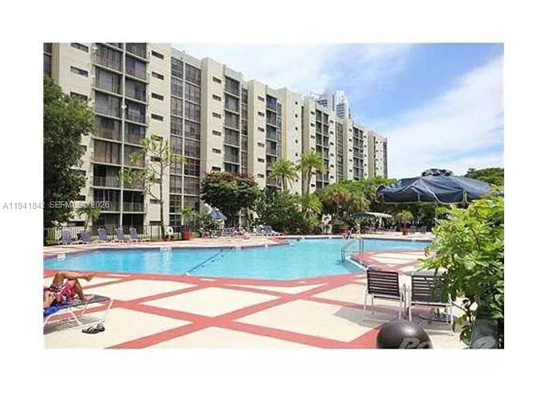 Foto de propiedad en 17021 N Bay Road 116, Sunny Isles Beach, FL 33160 Sunny Isles Beach con MLS# 