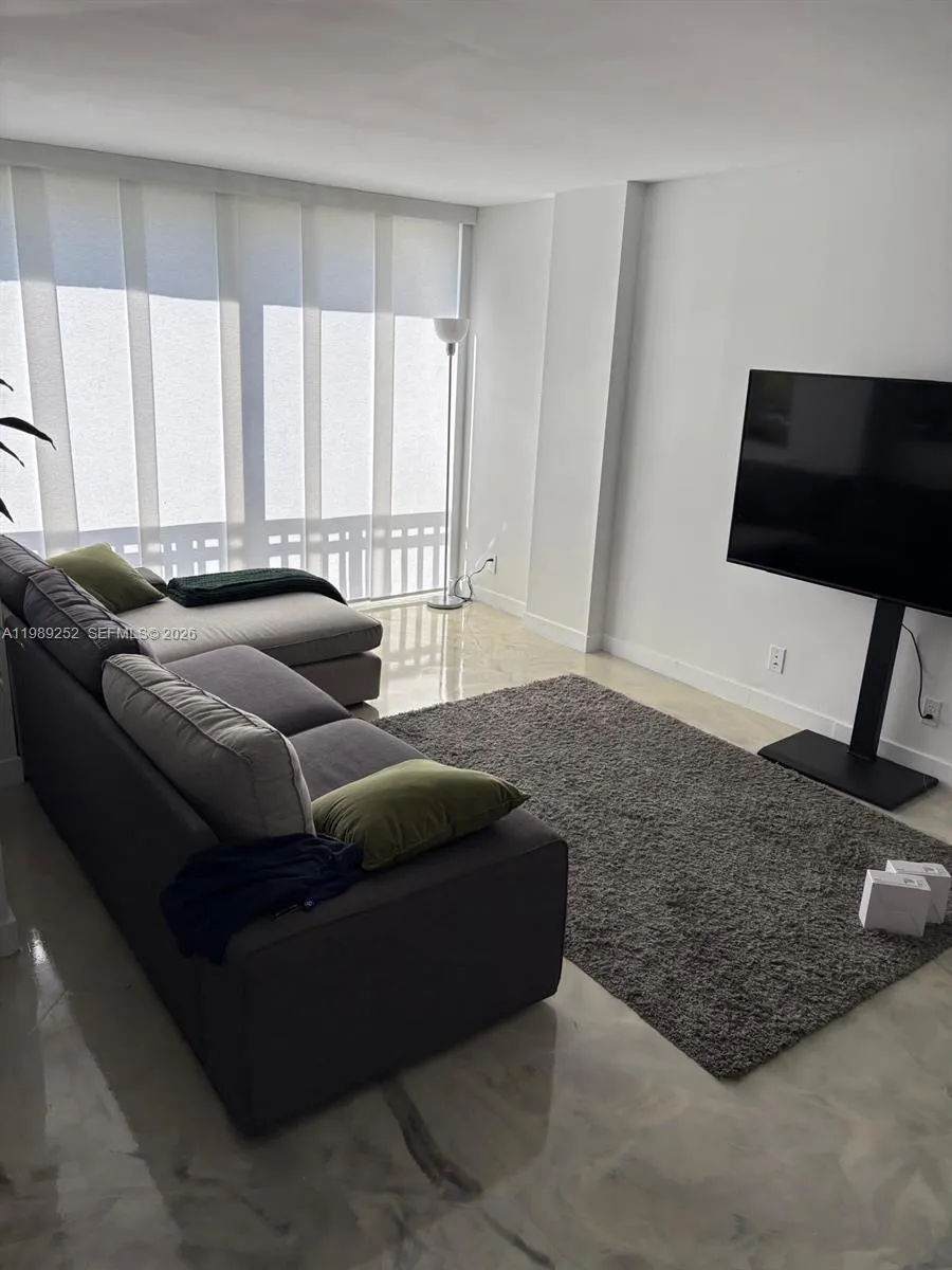 En Venta 17021 N Bay Road 428, Sunny Isles Beach, FL 33160, Sunny Isles Beach, FL 33160