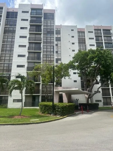 En Venta 17021 N Bay Road 521, Sunny Isles Beach, FL 33160, Sunny Isles Beach, FL 33160