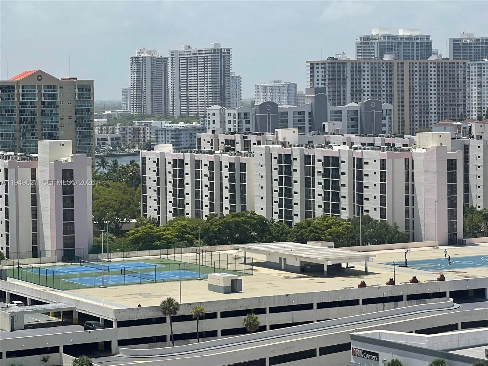 Foto de propiedad en 17021 N Bay Road 603, Sunny Isles Beach, FL 33160 Sunny Isles Beach con MLS# 