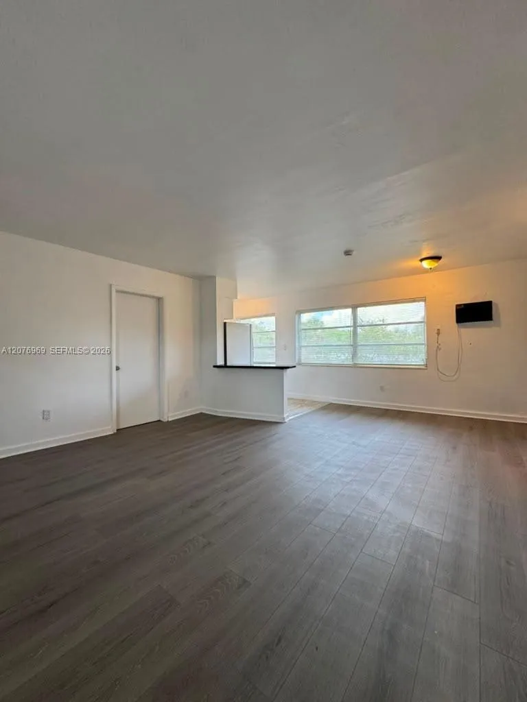 Foto de propiedad en 17031 NE 21st Avenue 16, North Miami Beach, FL 33162 North Miami Beach con MLS# 
