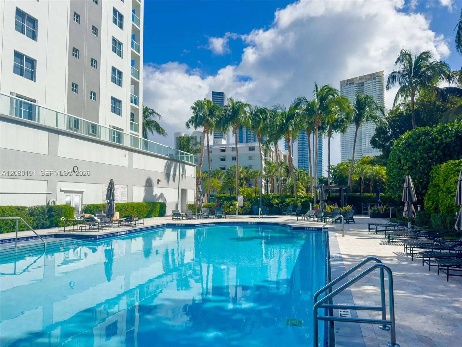 Foto de propiedad en 17050 W Bay Road 405, Sunny Isles Beach, FL 33160 Sunny Isles Beach con MLS# 