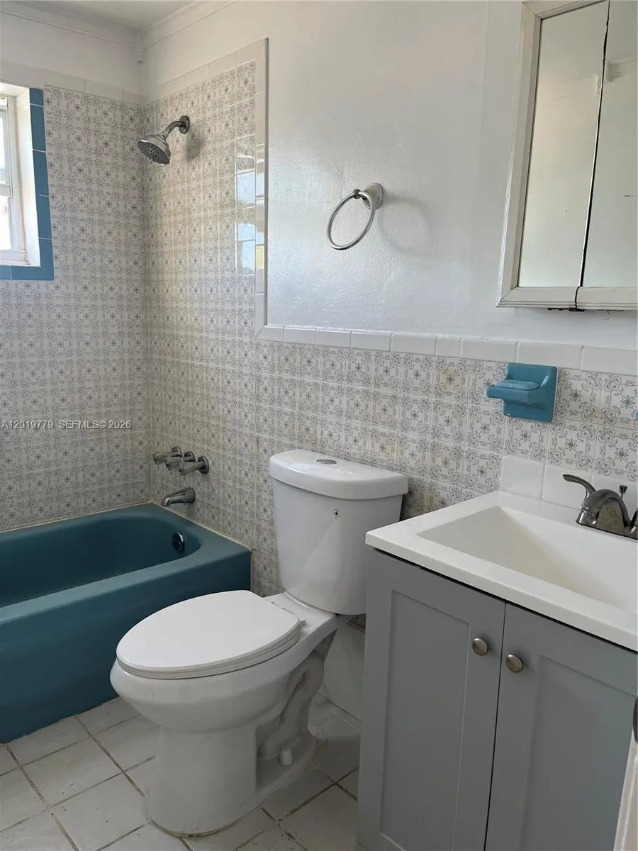 Vendido 17051 NE 35th Avenue 202, North Miami Beach, FL 33160, North Miami Beach, FL 33160