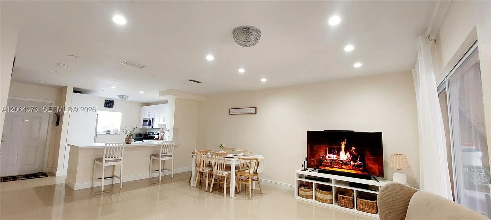 Foto de propiedad en 17063 NW 56th Court, Miami Gardens, FL 33055 Miami Gardens con MLS# 