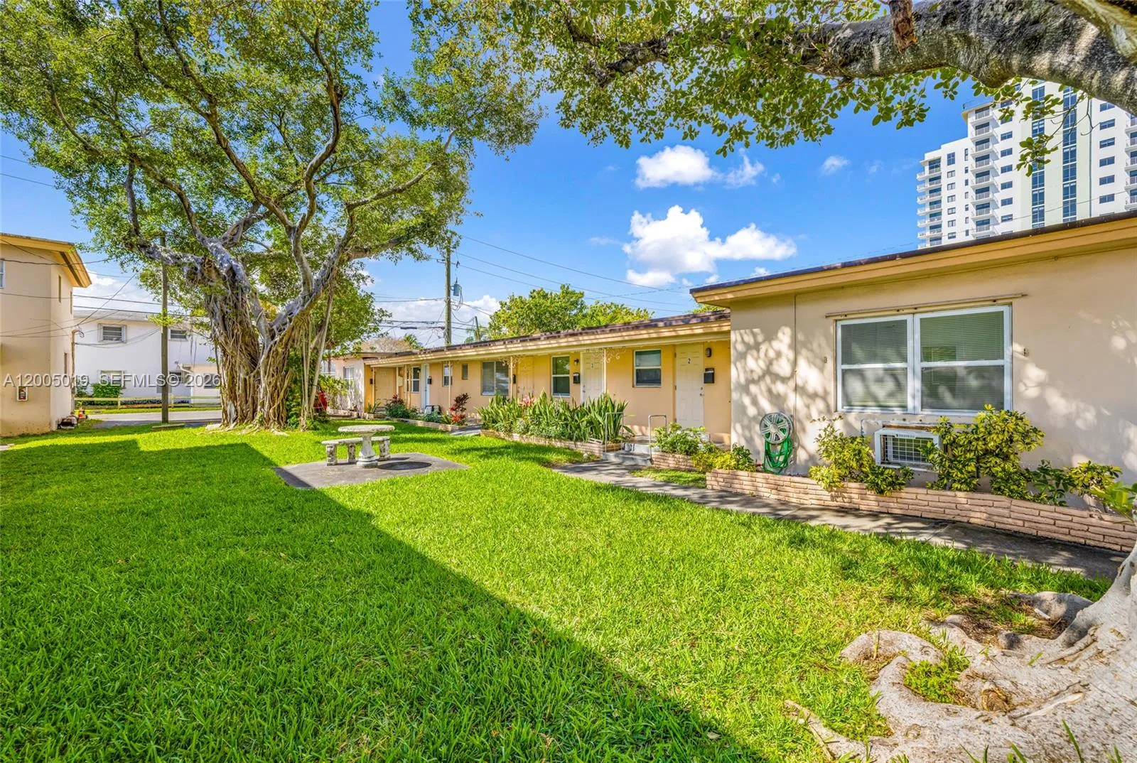 Foto de propiedad en 1708 Van Buren Street 3, Hollywood, FL 33020 Hollywood con MLS# 