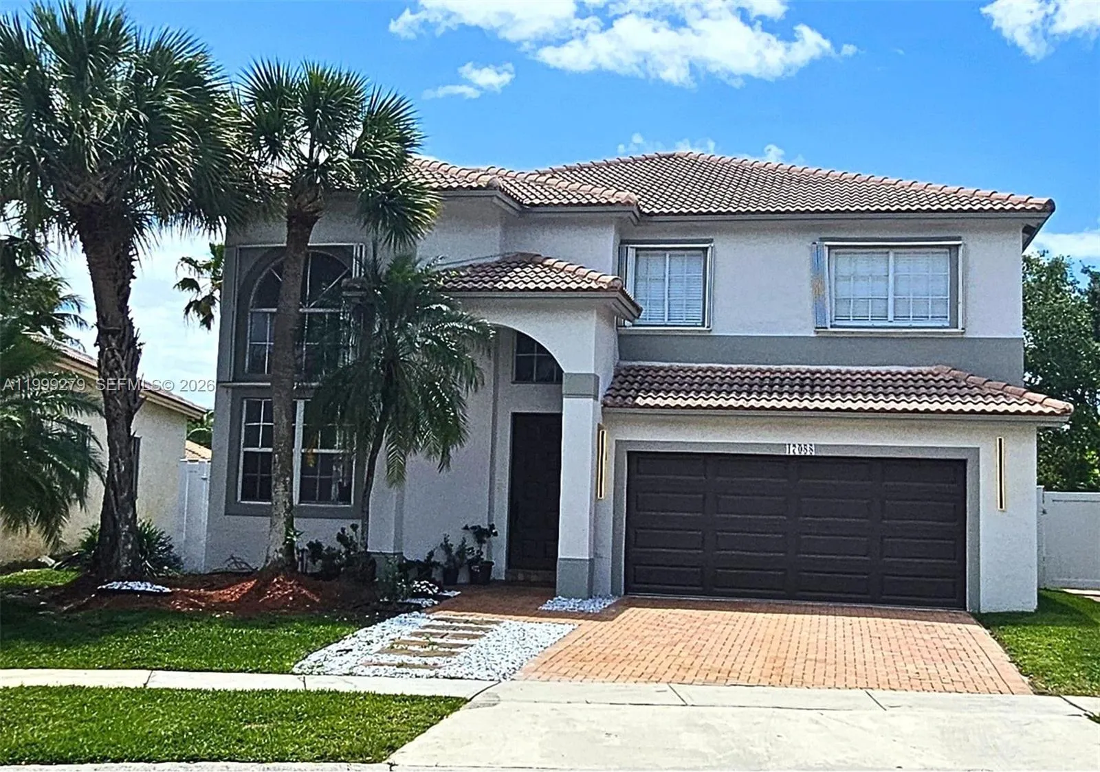 Foto de propiedad en 17088 NW 19th Street, Pembroke Pines, FL 33028 Pembroke Pines con MLS# 