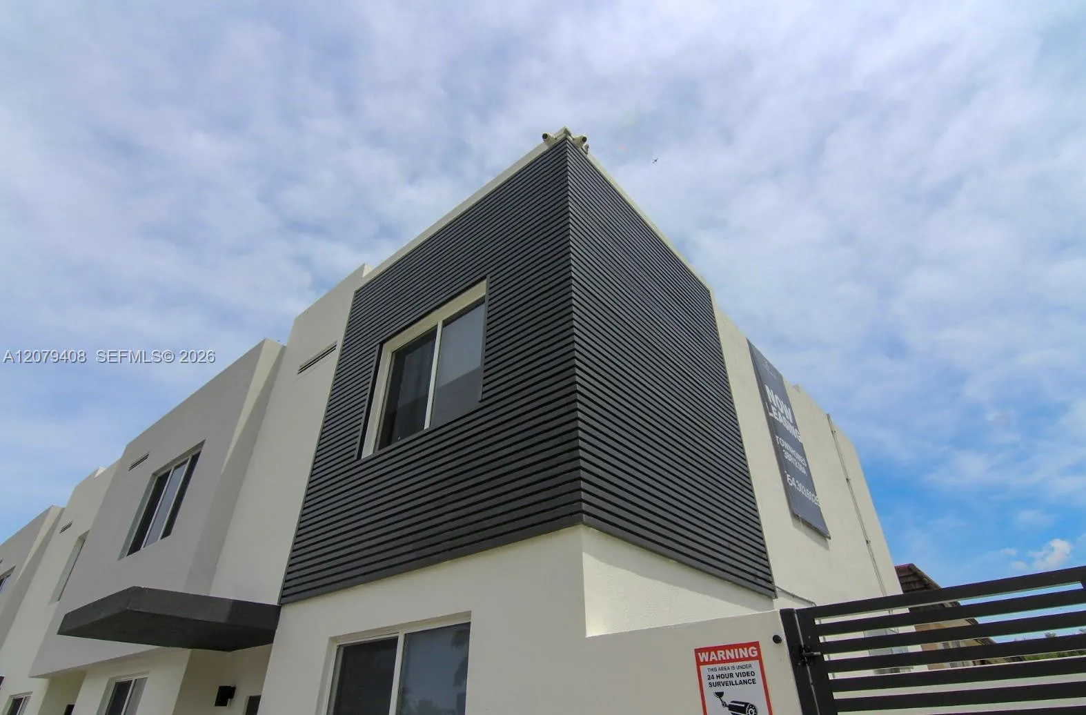 Foto de propiedad en 171 NW 158th Street 10, Miami, FL 33169 Miami con MLS# 