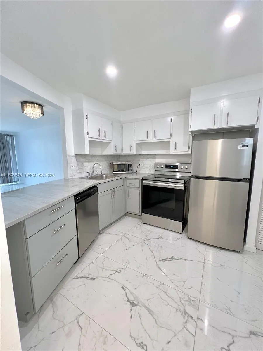 Foto de propiedad en 1710 NE 191st Street 307-3, Miami, FL 33179 Miami con MLS# 