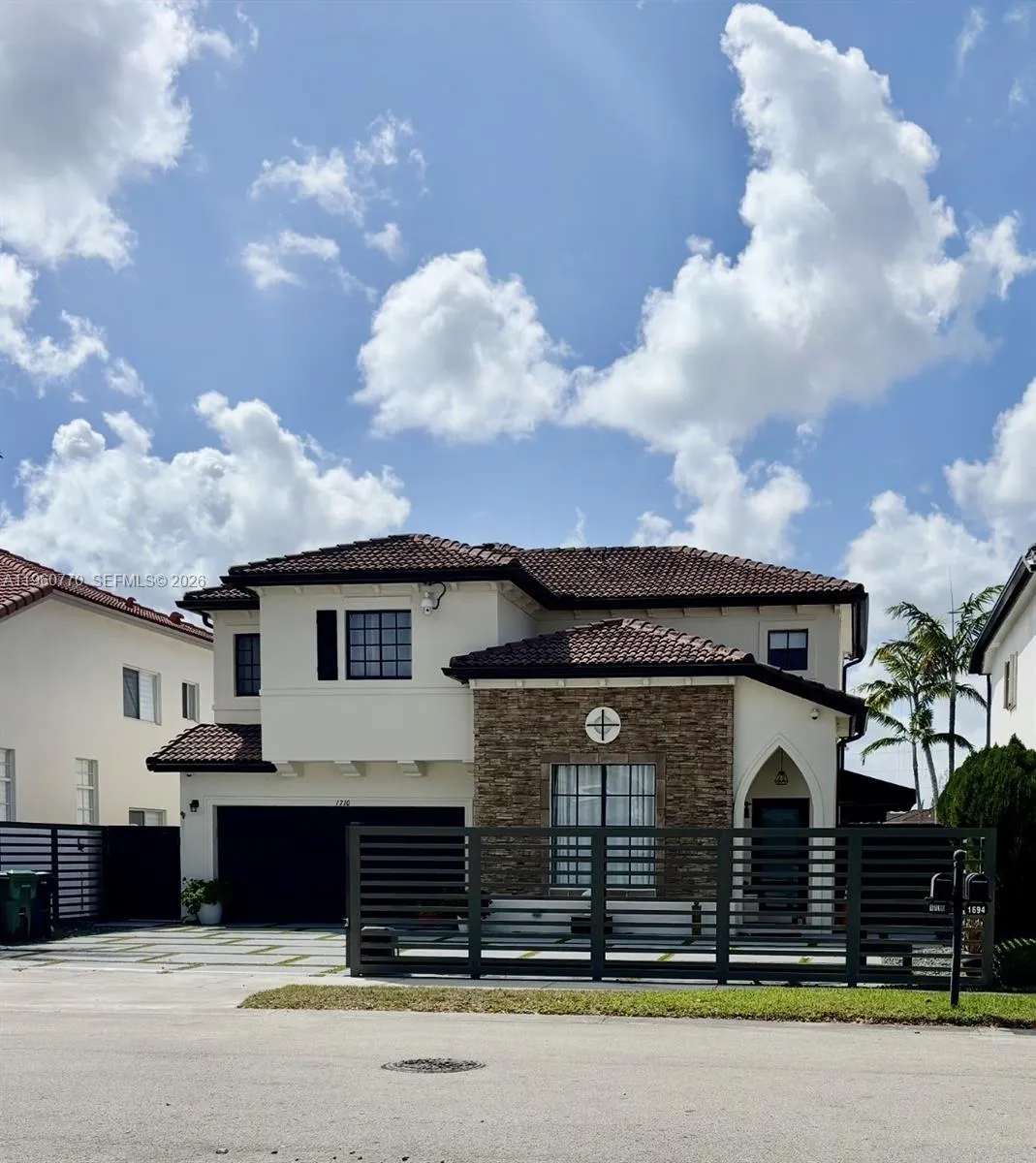 Foto de propiedad en 1710 SW 154th Path, Miami, FL 33185 Miami con MLS# 