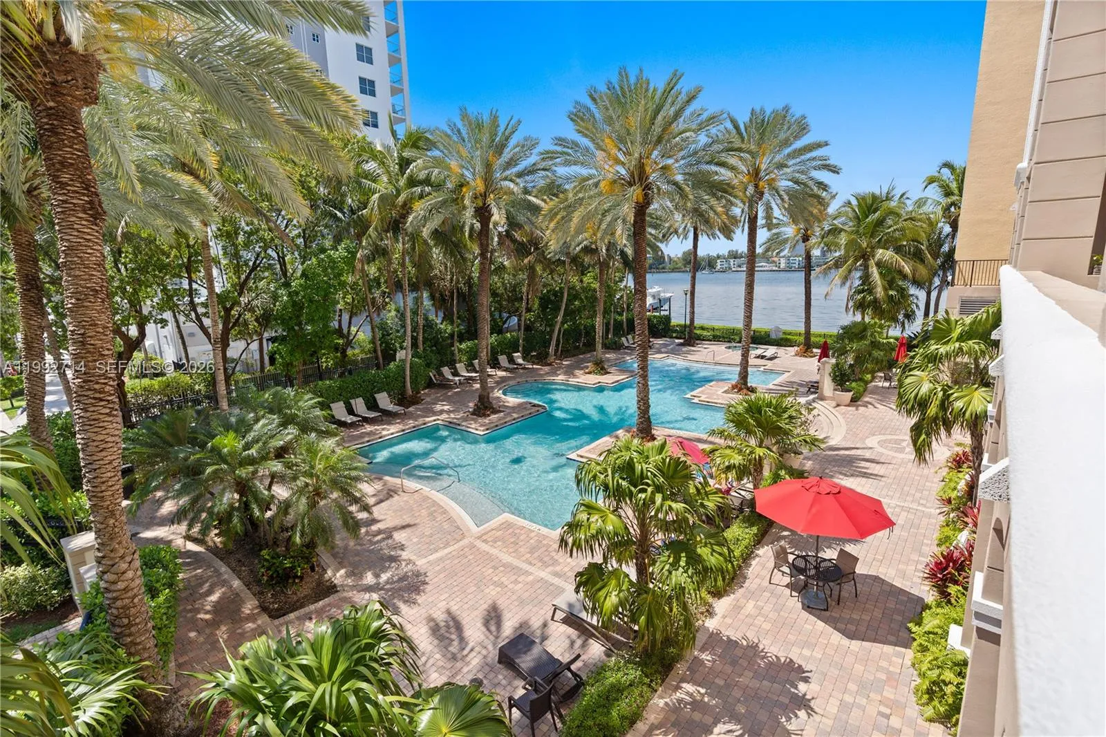 Foto de propiedad en 17100 N Bay Road 1301, Sunny Isles Beach, FL 33160 Sunny Isles Beach con MLS# 