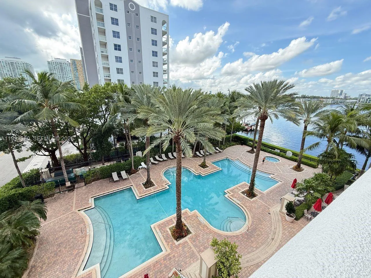 Foto de propiedad en 17100 N Bay Road 1502, Sunny Isles Beach, FL 33160 Sunny Isles Beach con MLS# 