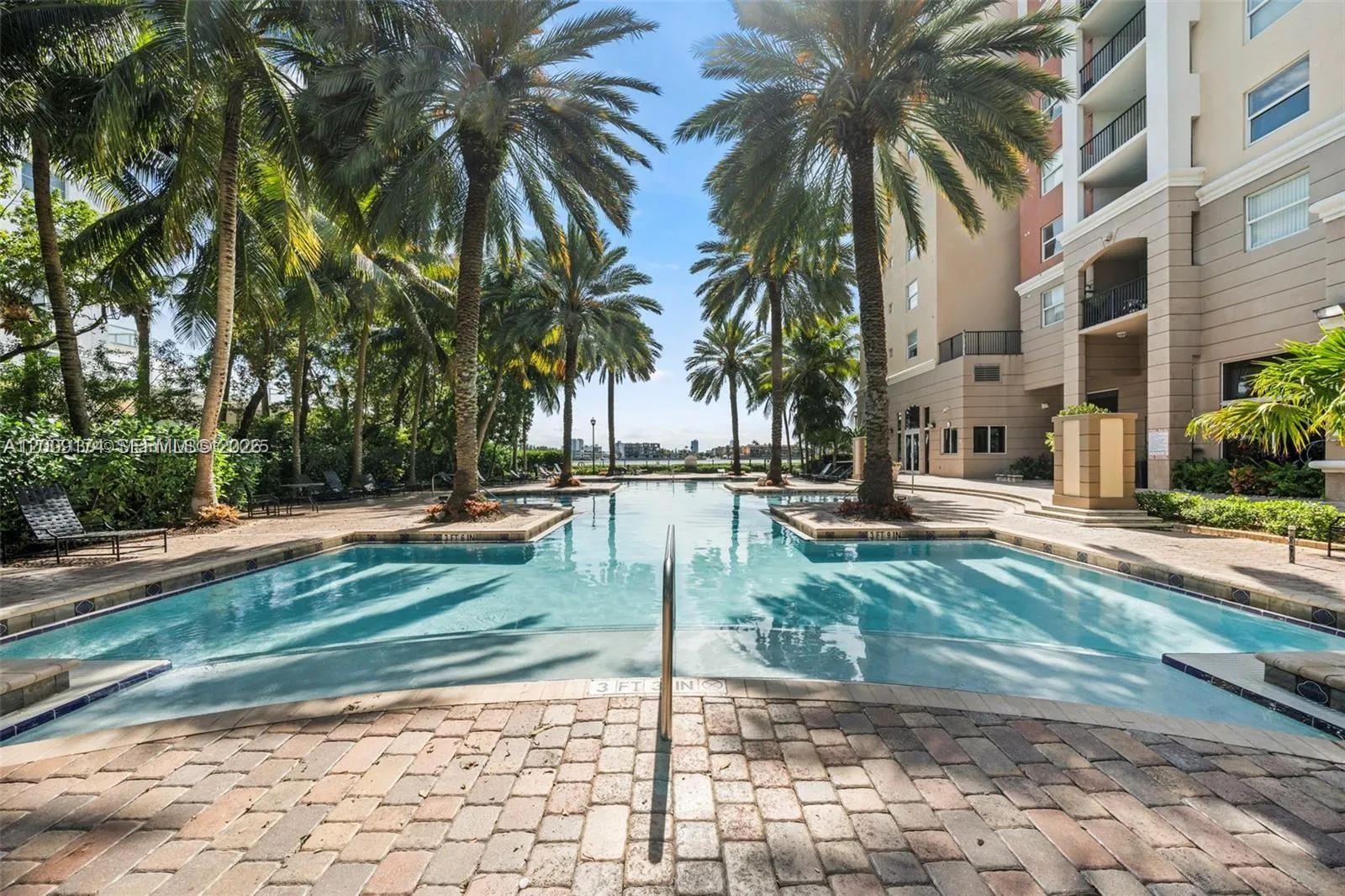 Foto de propiedad en 17100 N Bay Road 1511, Sunny Isles Beach, FL 33160 Sunny Isles Beach con MLS# 