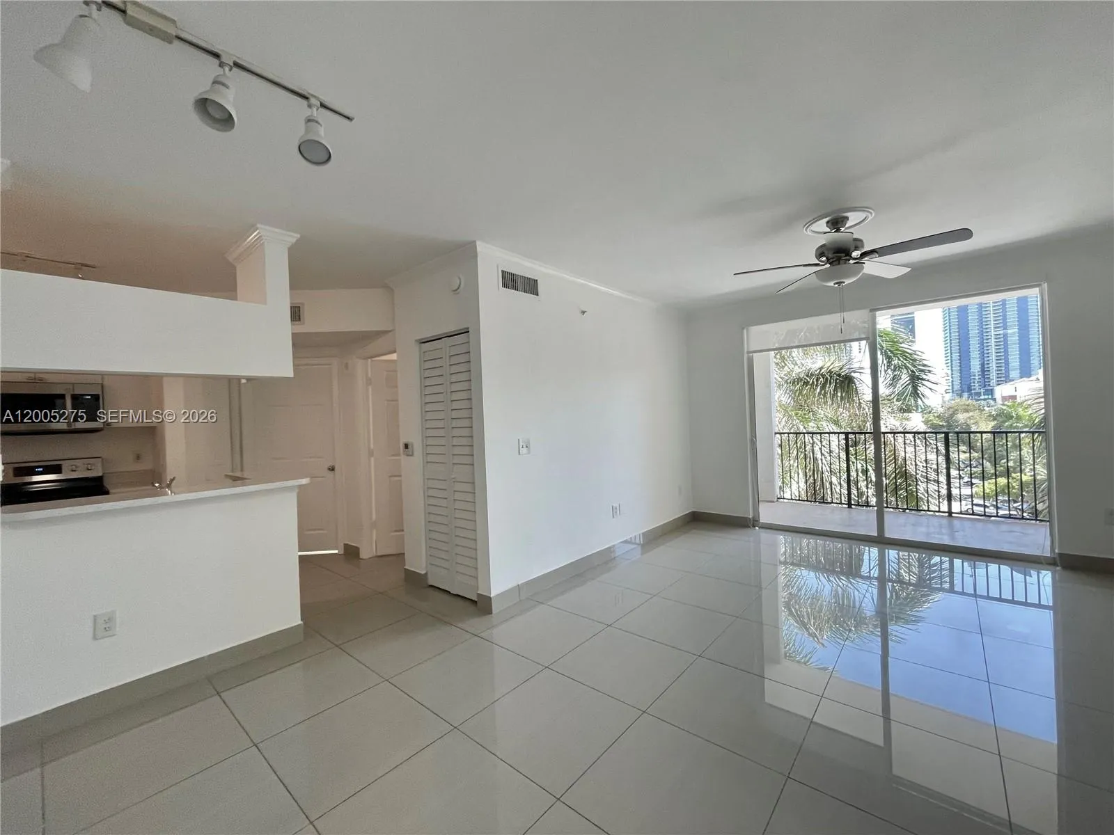 Foto de propiedad en 17100 N Bay Road 1517, Sunny Isles Beach, FL 33160 Sunny Isles Beach con MLS# 