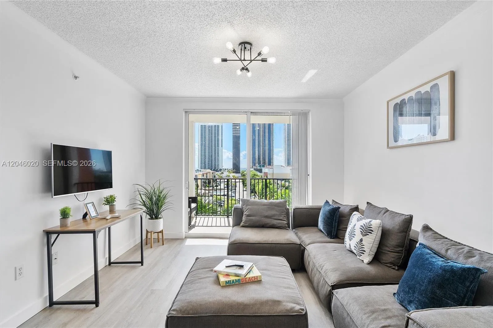 Foto de propiedad en 17100 N Bay Road 1717, Sunny Isles Beach, FL 33160 Sunny Isles Beach con MLS# 