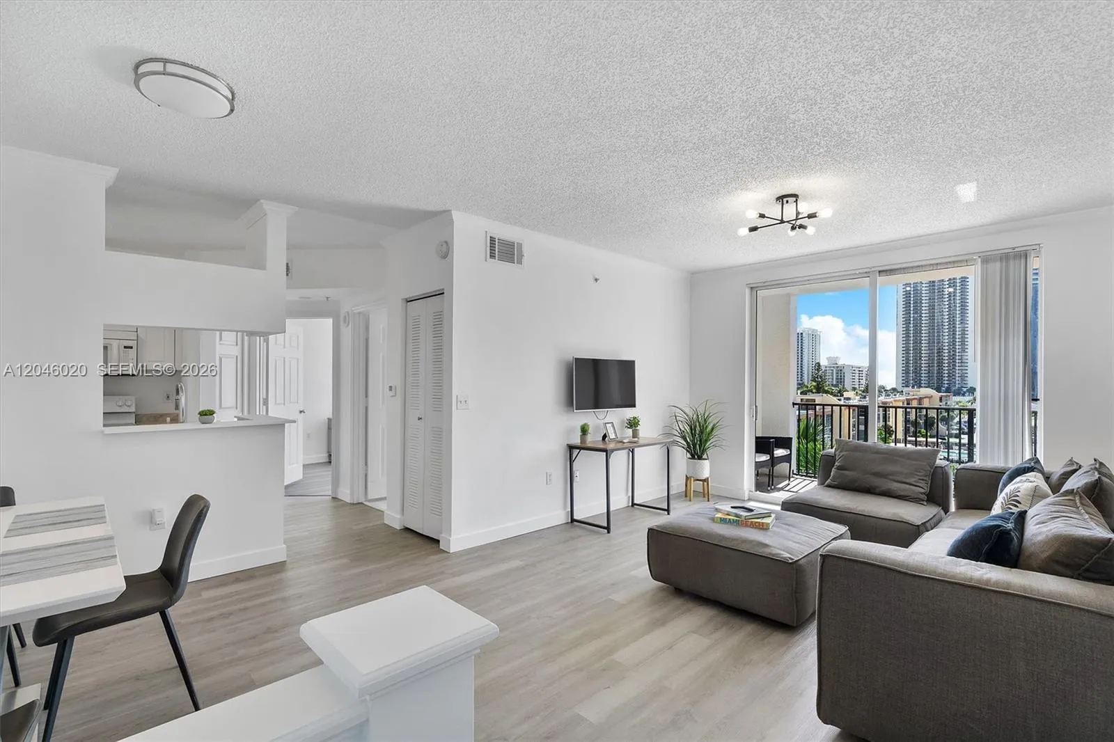 Foto de propiedad en 17100 N Bay Road 1717, Sunny Isles Beach, FL 33160 Sunny Isles Beach con MLS#