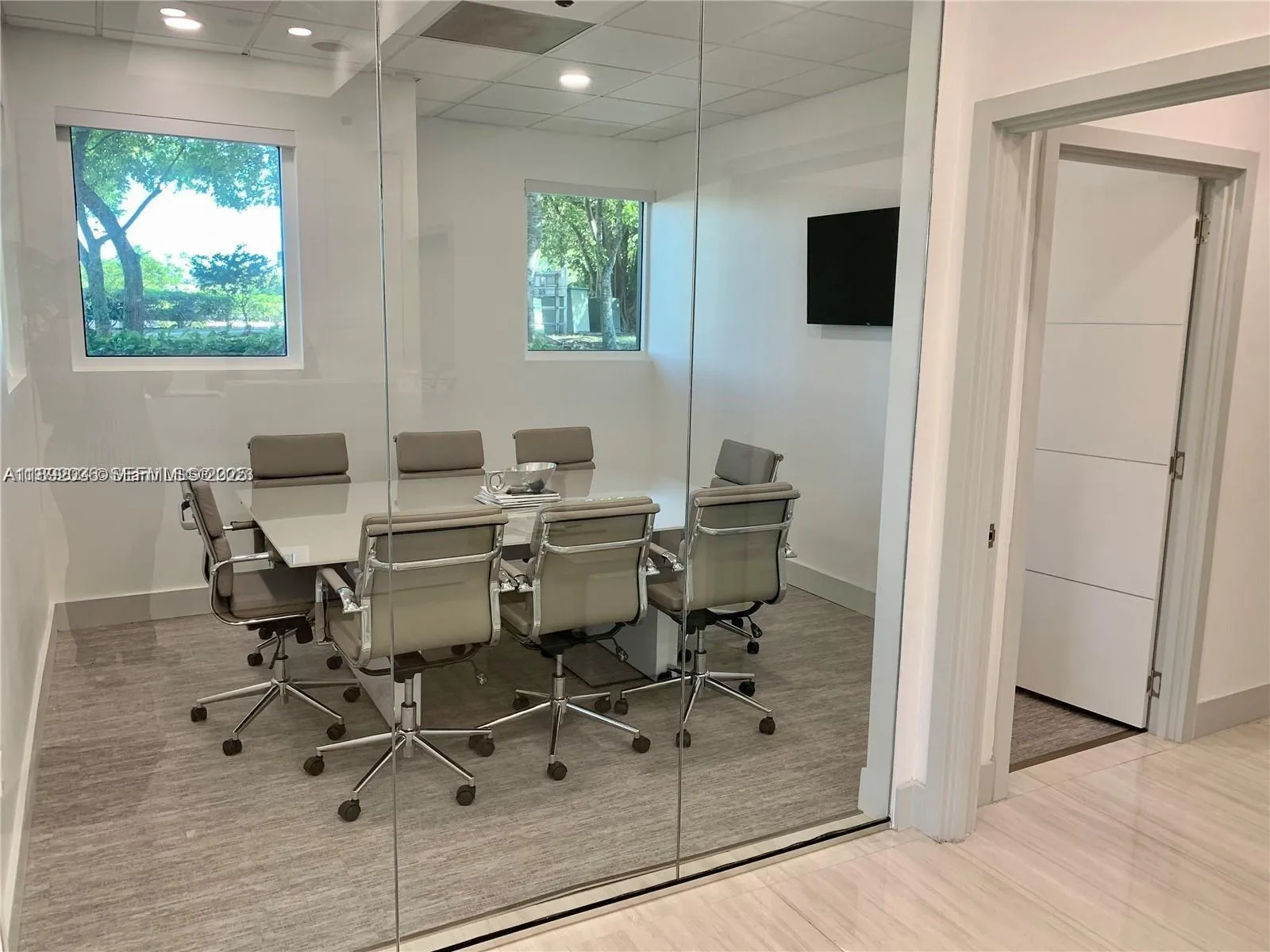 Foto de propiedad en 17100 Royal Palm Boulevard 1, Weston, FL 33326 Weston con MLS# 