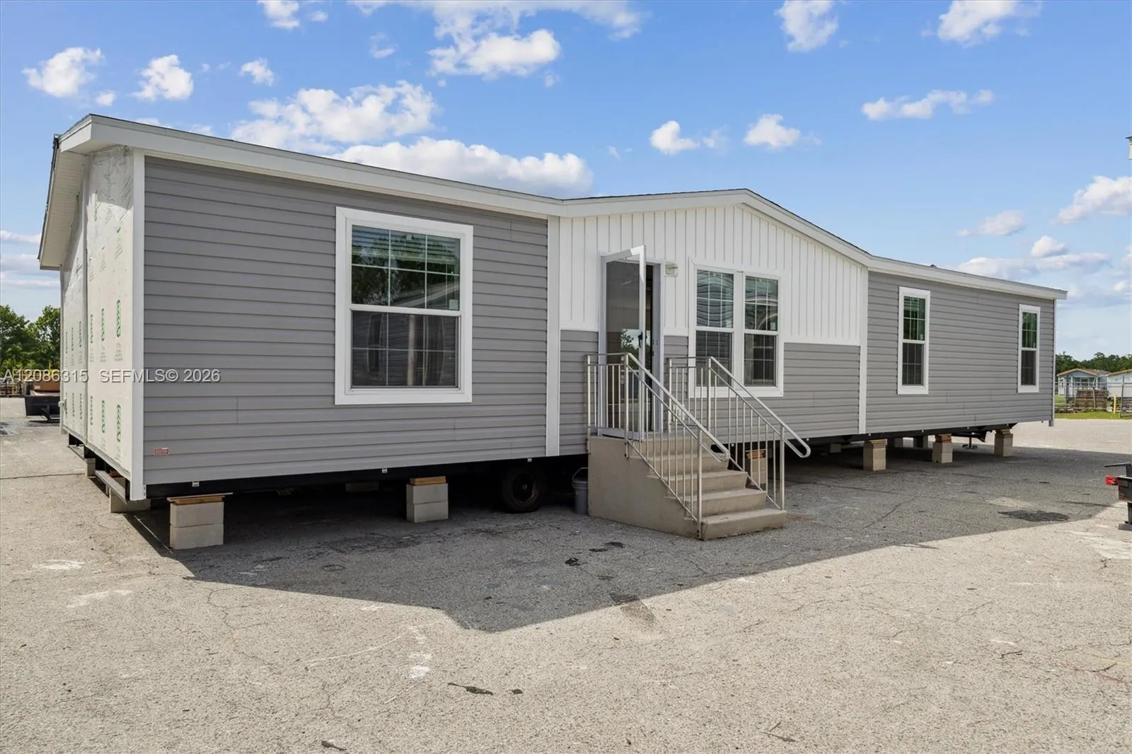 Foto de propiedad en 17101 SW 200th Street, Miami, FL 33187 Miami con MLS# 