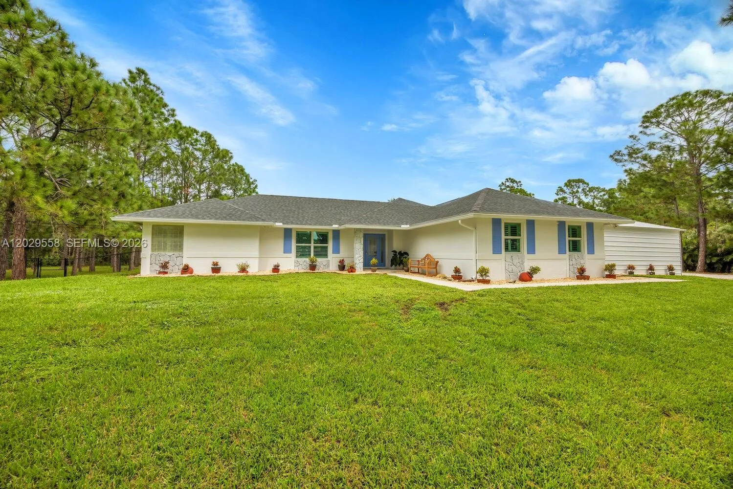 Foto de propiedad en 17107 N 84th Court N, Loxahatchee, FL 33470 Loxahatchee con MLS# 