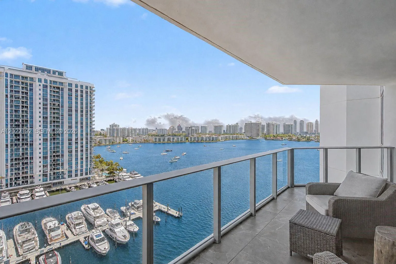 Foto de propiedad en 17111 Biscayne Boulevard 1405/07, North Miami Beach, FL 33160 North Miami Beach con MLS# 