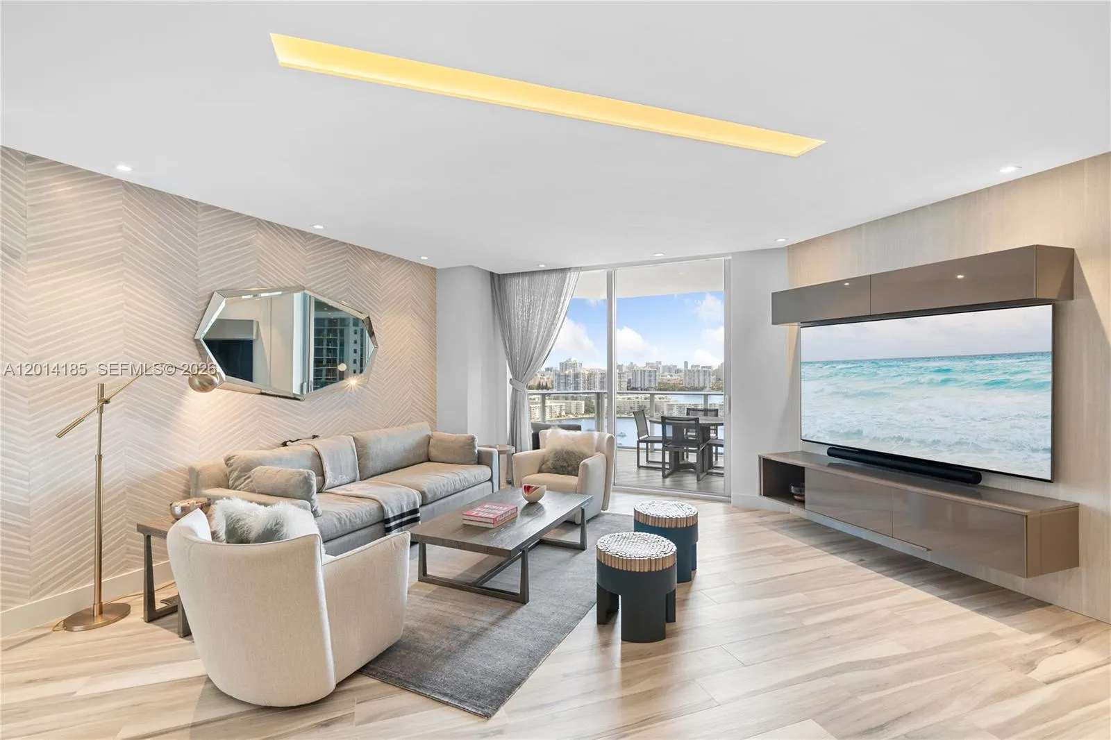 Foto de propiedad en 17111 Biscayne Boulevard 2107, North Miami Beach, FL 33160 North Miami Beach con MLS# 