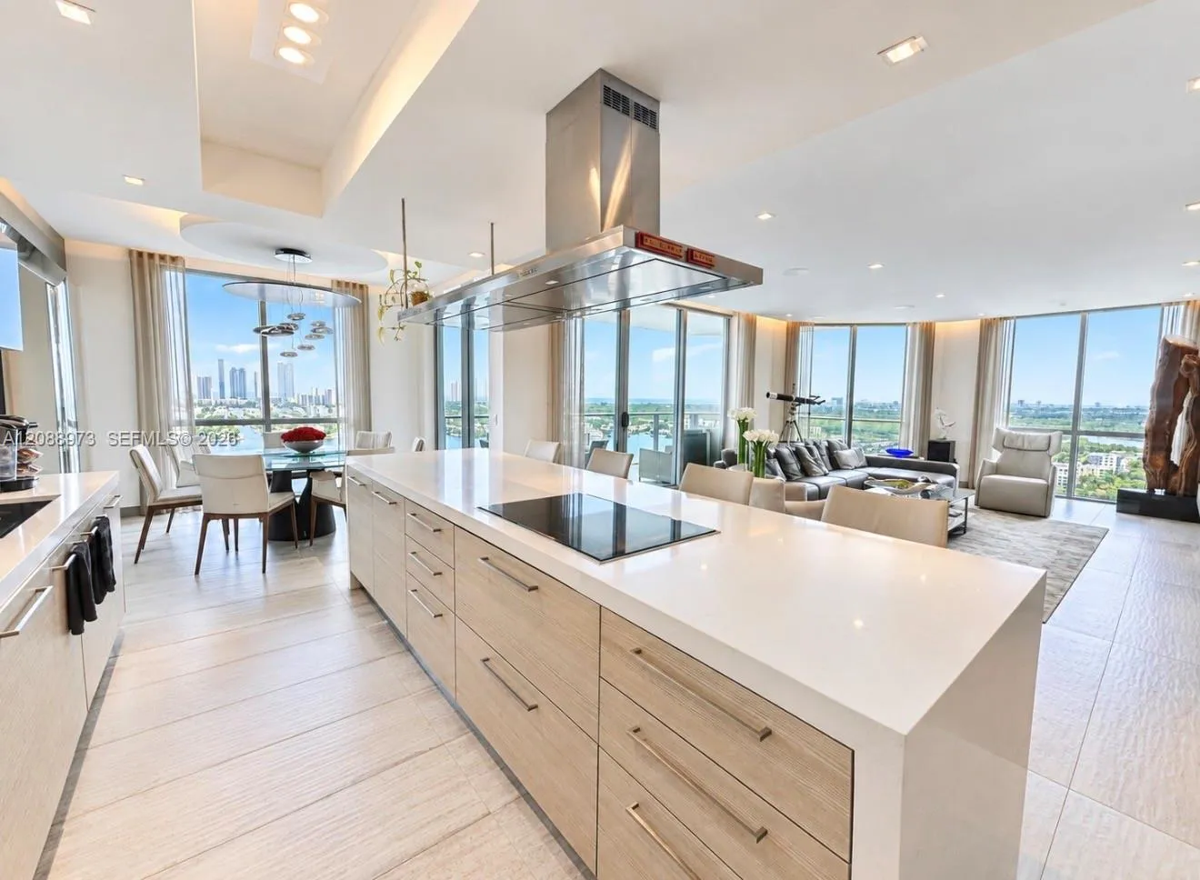 En Venta 17111 Biscayne Boulevard 2210, North Miami Beach, FL 33160, North Miami Beach, FL 33160