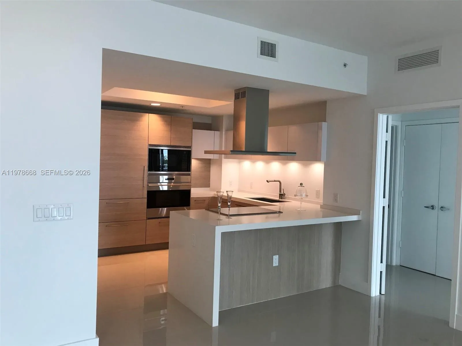 En Renta 17111 Biscayne Boulevard 408, North Miami Beach, FL 33160, North Miami Beach, FL 33160